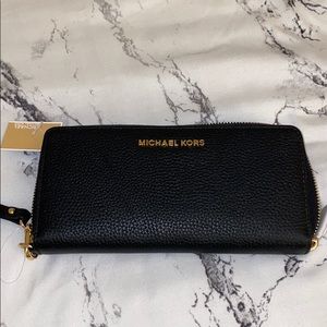 Michael Kors Continental Wallet
